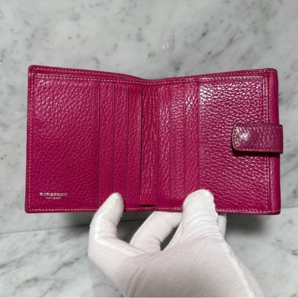 Burberry pink leather compact wallet - Picture 9 of 11